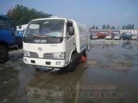 東風(fēng)福瑞卡多功能掃路車 一車多能，助力高效環(huán)衛(wèi)作業(yè)